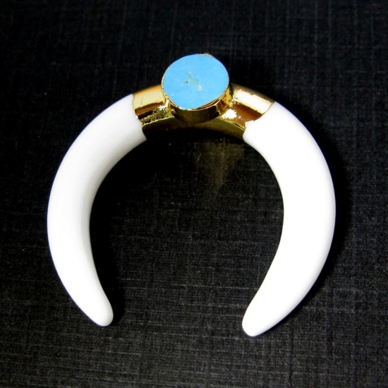 Wholesale Gold or Silver Plated Agate Crescent Double Horn Charm With 8mm Turquoise