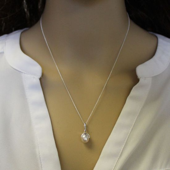 Wholesale Sterling Silver White Freshwater Pearl Flower Bud Pendant Necklace-18"