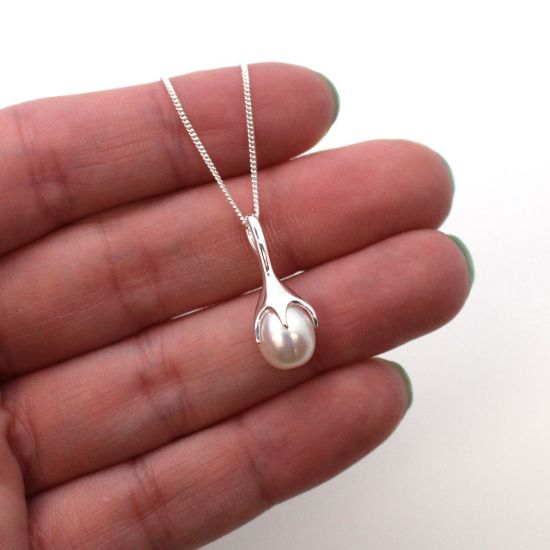 Wholesale Sterling Silver White Freshwater Pearl Flower Bud Pendant Necklace-18"