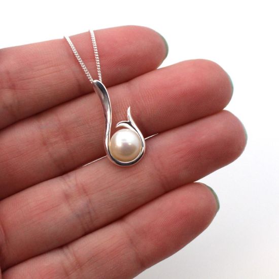 Wholesale Sterling Silver White Freshwater Pearl Trumpet Flower Pendant Necklace-18"