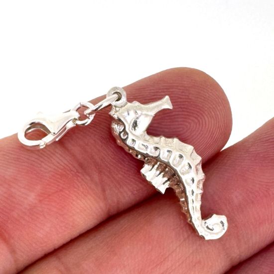 Wholesale 925 Sterling Silver Detailed Seahorse Charm With Clasp